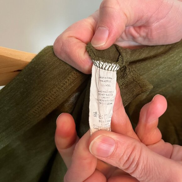 Prana. Button Up Long Sleeve Top. Heathered Green Color. Size Medium. Womens. - Picture 8 of 8